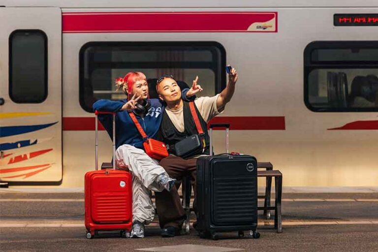 AirAsia Philippines Hadirkan Koleksi FunSeeker, Perjalanan Makin Bergaya! Gaya pengguna layanan AirAsia Philippines menggunakan koleksi FunSeeker