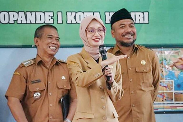 Wali Kota Kediri Prioritaskan Perbaikan Sekolah untuk Tingkatkan Kualitas Pendidikan Wali Kota Kediri Vinanda Prameswati