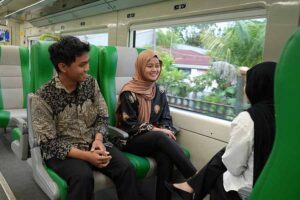 KA Minangkabau Ekspres Kini Lebih Nyaman dengan Pemilihan Nomor Tempat Duduk Ilustrasi pengguna layanan transportasi kereta api