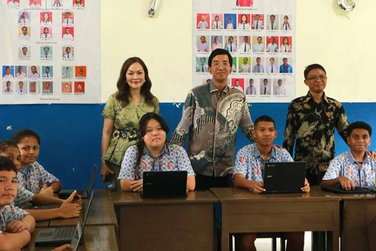 Acer perkuat komitmen digitalisasi pendidikan di Indonesia lewat Smart School Academy dan donasi perangkat teknologi untuk sekolah di Merauke.