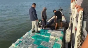 Bakamla RI Gagalkan Penyelundupan Beras dan Gula Subsidi di Perairan Sebatik Kalimantan Utara Bakamla RI gagalkan penyelundupan beras dan gula pasir subsidi asal Malaysia di perairan Sebatik, Kalimantan Utara, total muatan mencapai 19,6 ton.