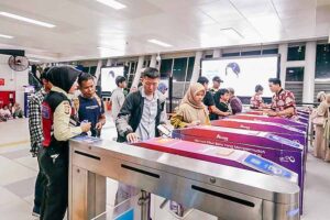 LRT Jabodebek Layani Lebih dari 2 Juta Pengguna Selama Maret 2025 Ilustrasi pengguna layanan transportasi LRT Jabodebek
