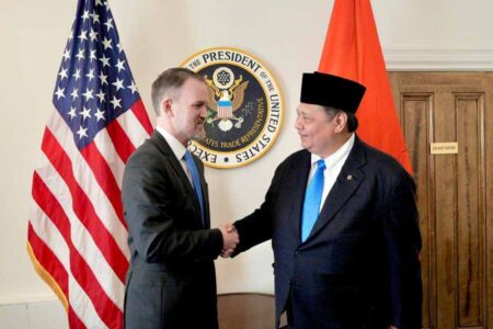 Menko Airlangga Bertemu USTR di Washington DC, Sepakat Percepat Negosiasi Tarif Perdagangan Menko Airlangga dan USTR sepakati percepat negosiasi tarif perdagangan AS-Indonesia, targetkan rampung dalam 60 hari ke depan.