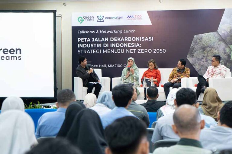 Diskusi kolaboratif GreenTeams dan Ecoxyztem bahas strategi dekarbonisasi industri demi wujudkan Net Zero Emission pada 2050.