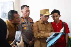 Gubernur Banten Tindaklanjuti Keluhan Masyarakat untuk Perbaikan Layanan Samsat Ciledug Gubernur Banten Andra Soni pastikan perbaikan pelayanan Samsat Ciledug dan larang keras praktik pungli demi kenyamanan wajib pajak.