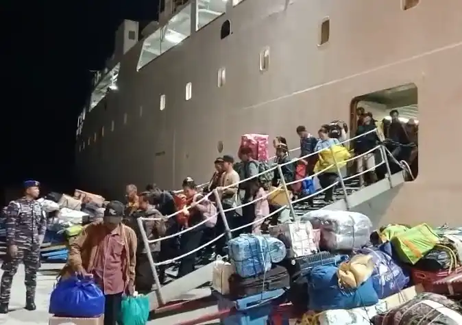 Bakamla RI dan Satgas TNI Gagalkan Pengiriman 25 CPMI Ilegal ke Malaysia lewat Nunukan Bakamla RI dan Satgas TNI gagalkan pengiriman 25 CPMI nonprosedural ke Malaysia melalui Pelabuhan Tunon Taka, Nunukan, Kalimantan Utara.