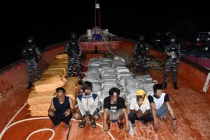 Para pelaku penyelundupan 1.905 kg narkotika dari kapal asing di Tanjung Balai Karimun.
