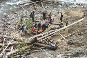 6 Korban Banjir Bandang Ditemukan di Pegunungan Arfak, Pencarian Lanjut Besok Enam korban banjir bandang Pegunungan Arfak ditemukan. Tim gabungan lanjutkan pencarian esok hari, proses identifikasi jenazah masih berlangsung.