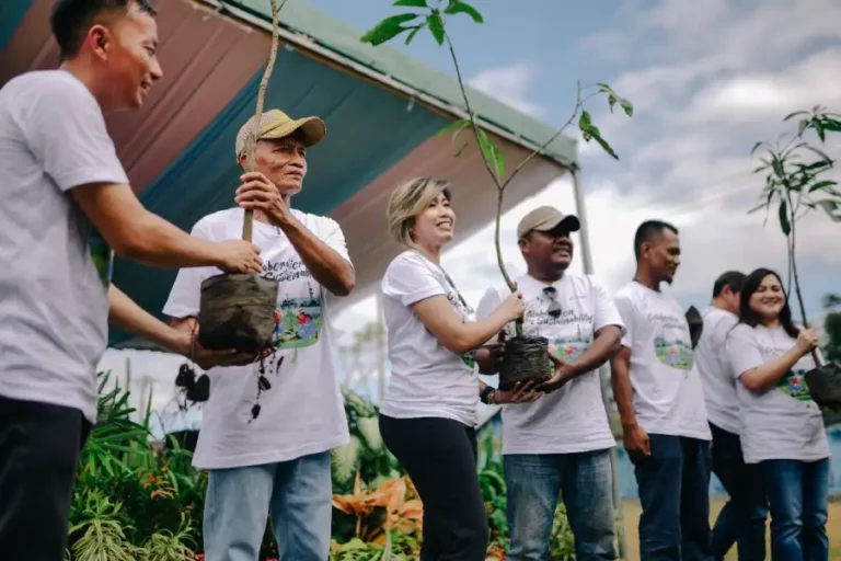 SKK Migas & PEP Donggi Matindok Field tanam 2.600 bibit pohon di Banggai, Sulawesi Tengah sebagai upaya edukasi kepedulian lingkungan sejak sekolah.