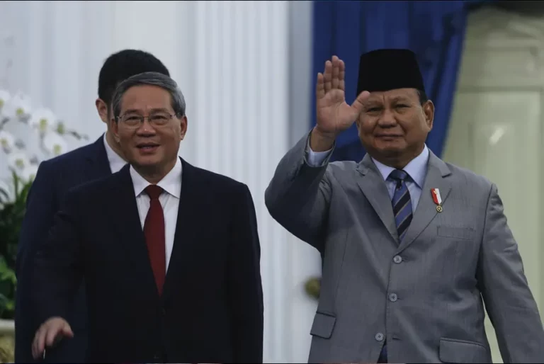 Perdana Menteri RRT Li Qiang bersama Presiden RI Prabowo Subianto