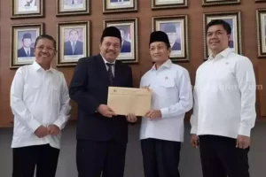 IAIN Kediri Resmi Berubah Menjadi UIN Syekh Wasil, Siap Bersaing di Kancah Global IAIN Kediri kini resmi menjadi UIN Syekh Wasil Kediri, siap menjadi pusat pendidikan Islam unggul dan berdaya saing global.