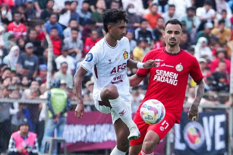 Persik Kediri vs Borneo FC: Duel Sengit Perebutan Peringkat di Laga Terakhir Liga 1 Tim Persik Kediri saat bertarung dengan Semen Padang (foto: Dok Persik Kediri)