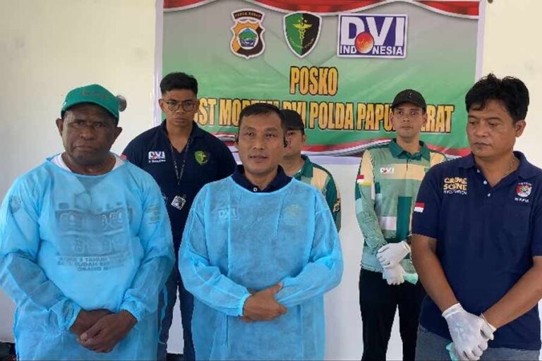 Jenazah Korban Banjir Bandang di Pegunungan Arfak Berhasil Diidentifikasi Tim DVI Polda Papua Barat Sebanyak 15 jenazah korban banjir bandang di Pegunungan Arfak berhasil diidentifikasi Tim DVI dan INAFIS Polda Papua Barat.