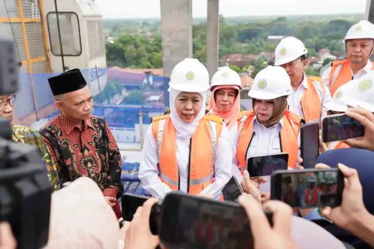 Gubernur Khofifah Resmikan Topping Off Gedung Gus Dur RSU Muslimat NU Ponorogo Gubernur Jatim Khofifah Indar Parawansa Gedung KH Abdurrahman Wahid (Gus Dur) di Rumah Sakit Umum (RSU) Muslimat NU Ponorogo