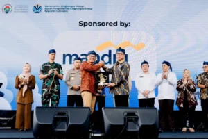 Bank Mandiri Dorong Inklusi Keuangan Desa Lewat Kolaborasi BUMDes dan UMKM Bank Mandiri tingkatkan inklusi keuangan desa melalui BUMDes, pelatihan, digitalisasi UMKM, dan pembangunan infrastruktur wilayah 3T.