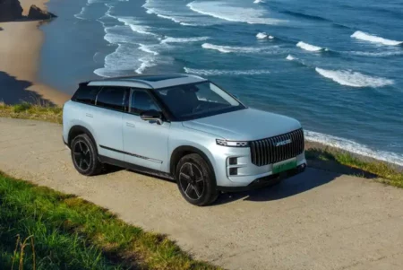 Jaecoo J7 SHS hadir sebagai SUV hybrid pintar dengan efisiensi tinggi dan performa andal di semua medan.