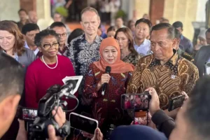 King’s College London Resmikan Kampus di KEK Singhasari Malang, Khofifah: Ini Cangkok SDM Kelas Dunia Kampus King’s College London resmi hadir di KEK Singhasari Malang. Gubernur Khofifah sebut ini langkah strategis cangkok SDM berkelas dunia.