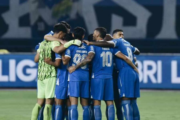 Persib vs Barito Putera, Vitor Tinoco: Tekanan Besar Iringi Laga, Tapi tetap Optimis Persib Bandung menjamu Barito Putera di GBLA. Laga formalitas bagi Persib, namun jadi penentu nasib Barito di zona degradasi Liga 1 2024/25. (foto: Dok Persib Bandung)
