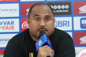 Pelatih kepala Malut United, Imran Nahumarury