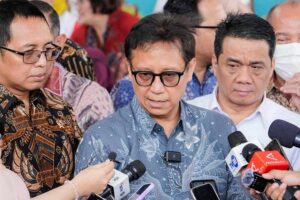 Menteri Kesehatan Budi Gunadi Sadikin saat menyampaikan penjelasan di depan awak media