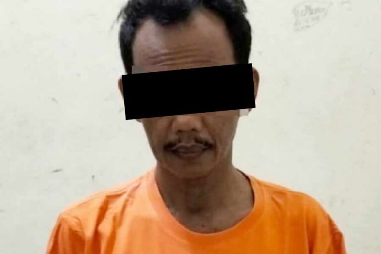AS (44), pelaku rudapaksa dengan korban anak kandung di Lampung Tengah (foto: Dok Humas Polri)