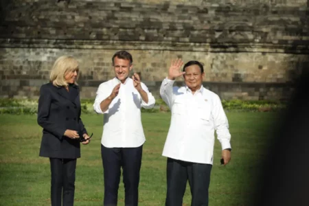 Macron Kunjungi Borobudur Bersama Prabowo, Kagumi Toleransi dan Warisan Budaya Indonesia Emmanuel Macron bersama Prabowo Subianto