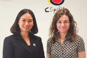 Wamenpar Ni Luh Puspa Hadiri Sidang Dewan Eksekutif UN Tourism ke-123 di Spanyol Wamenpar Ni Luh Puspa bersama Menteri Perindustrian dan Pariwisata Kerajaan Spanyol Rosario Sanchez Grau saat kunjungannya ke UN Tourism Executive Council 123rd Session di Spanyol