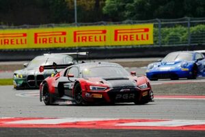 GT World Challenge Asia 2025 resmi digelar di Mandalika, menandai sejarah baru balap mobil internasional pertama kali hadir di Indonesia.