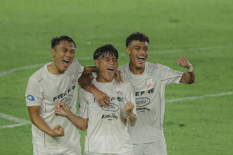 Persis Solo Tahan Imbang Dewa United 1-1, Zanadin Fariz Jadi Penyelamat di Stadion Manahan Tim Persis Solo saat melawan Dewa United di Stadion Manahan (foto: facebook @persissoloofficial)