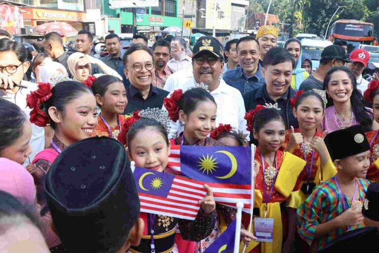 Indonesia World Dance Festival 2025 Gaungkan Tari sebagai Perekat Budaya Dunia IWDF 2025 resmi dibuka di Jakarta, melibatkan seniman tari internasional dan mendukung Jakarta sebagai kota global berbudaya.