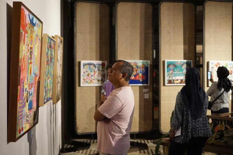 ARTOTEL Yogyakarta Gelar Pameran Seni Kegembiraan dan Ketulusan Bersama Ekwan Marianto ARTOTEL Yogyakarta hadirkan pameran seni Kegembiraan dan Ketulusan karya Ekwan Marianto