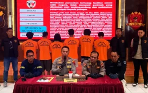 Polisi Tetapkan 6 Tersangka Kelompok Anarko dalam Kerusuhan di Mayday Semarang Polisi tetapkan enam tersangka dari kelompok anarko terkait kerusuhan aksi Mayday di Semarang, usai serangan terhadap petugas dan perusakan fasilitas umum.