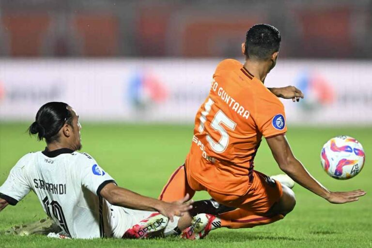 Gol Tunggal Sihran Antar Borneo FC Kalahkan Persija Jakarta 1-0 Laga seru Borneo FC vs Persija dalam lanjutan Liga 1 Indonesia 2024/2025 di Stadion Segiri (foto: facebook @Borneo FC Samarinda)