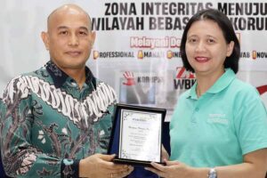 Bank Mandiri dan KJRI Penang Gelar Program Mandiri Sahabatku, Dorong PMI Jadi Wirausaha Bank Mandiri dan KJRI Penang luncurkan program Mandiri Sahabatku untuk dorong kewirausahaan dan literasi keuangan PMI di Malaysia.
