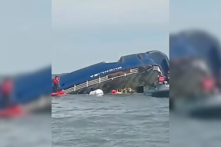 Kapal Feri Tenggelam di Kaltim: Evakuasi Darurat Dilakukan, Polisi Selidiki Penyebab (Tangkapan layar video Youtube Suwanggy Fishing)