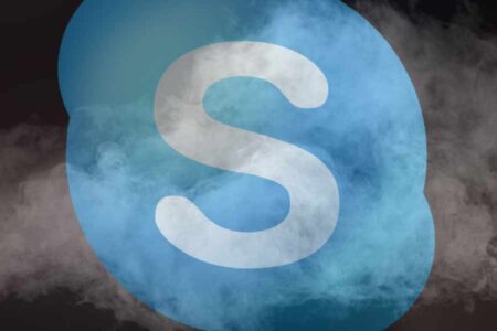 Microsoft Resmi Tutup Skype, Akhir dari Era Komunikasi Internet yang Revolusioner Microsoft resmi menutup Skype, layanan pionir video call global.