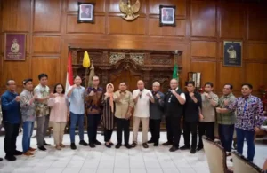 Kemenkop dorong Banyumas jadi pelopor pembentukan 80.000 Kopdes/Kel Merah Putih. Banyumas siap dukung program pemberdayaan ekonomi desa ini.