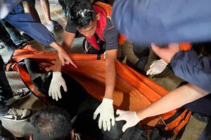WNA asal Tiongkok hilang saat menyelam di Kakaban ditemukan tewas di kedalaman 83 meter. Evakuasi dilakukan tim gabungan setelah dua hari pencarian.