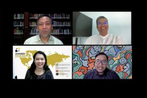 100 Hari Trump: Gejolak Ekonomi dan Geopolitik Ancam Indonesia 100 hari Trump picu gejolak ekonomi dan politik global. Indonesia wajib siapkan strategi agar tetap kompetitif di tengah ketidakpastian dunia.