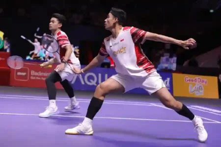 Leo/Bagas tersingkir dari Kapal Api Indonesia Open 2025. Delapan wakil Indonesia lainnya melaju ke babak 16 besar termasuk Sabar/Reza.