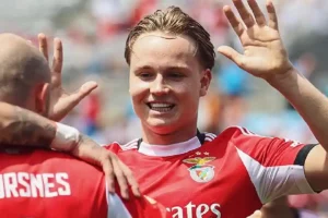 Benfica Taklukkan Bayern München 1-0 di Piala Dunia Antarklub 2025, Schjelderup Jadi Penentu Andreas Schjelderup setelah mencetak gol untuk SL Benfica saat melawan FC Bayern München di Piala Dunia Antarklub FIFA 2025 (foto: facebook @SLBenfica)