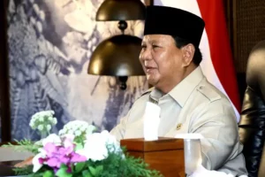 Presiden Prabowo: Dalam Empat Tahun Semua Desa harus Dapat Listrik! Presiden Prabowo Subianto saat meresmikan secara hybrid proyek pembangunan dan pengoperasian energi terbarukan di 15 provinsi (foto: Dok BPMI Setpres)