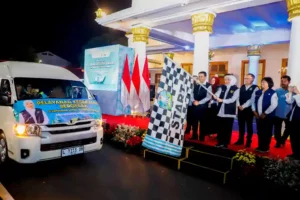 Telesapa Madura: Jangkau Pulau-pulau Terpencil, Makin Terasa Manfaatnya Gubernur Khofifah saat melepas 52 Tim Yankes Bergerak ke Pulau Sapudi, Kabupaten Sumenep, dari halaman Gedung Negara Grahadi