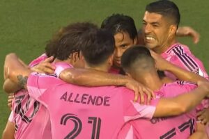 Messi tenggelam dalam kegembiraan tim usai cetak gol perdana di laga MLS 2025, Inter Miami vs Nashville SC