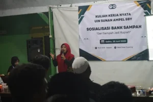 Sosialisasi bank sampah di Balai Desa Toyaning, Kecamatan Rejoso, Kabupaten Pasuruan.