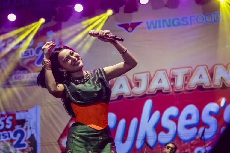 Wings Food Luncurkan Mie Sukses’s Rasa Mie Goreng Aceh, Paduan Rempah Mantap dan Porsi Ganda Wika Salim, Brand Ambassador Mie Sukses’s