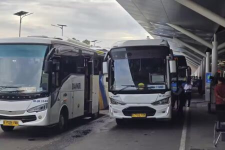 DAMRI Layani Hampir 1 Juta Penumpang Rute Bandara Soekarno-Hatta di Triwulan I 2025 Layani transportasi Damri rute Bandara Soetta