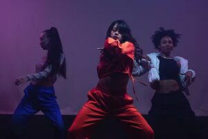 Dance merupakan aktivitas fisik yang menyenangkan dan mudah dilakukan. Karena dance bisa melancarkan peredaran darah, memperkuat jantung, dan membuat kita tetap enjoy