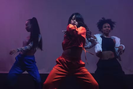 Dance merupakan aktivitas fisik yang menyenangkan dan mudah dilakukan. Karena dance bisa melancarkan peredaran darah, memperkuat jantung, dan membuat kita tetap enjoy