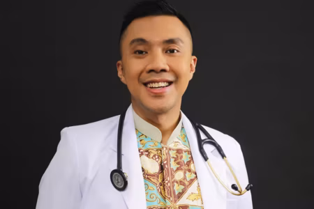 dr. Gia Pratama, dokter dan edukator kesehatan digital